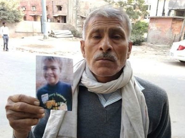 కొడుకు కోసం ఐదేళ్ళుగా సతీష్చంద్ గాలింపు కొడుకు కోసం ఐదేళ్ళుగా సతీష్చంద్ గాలింపు