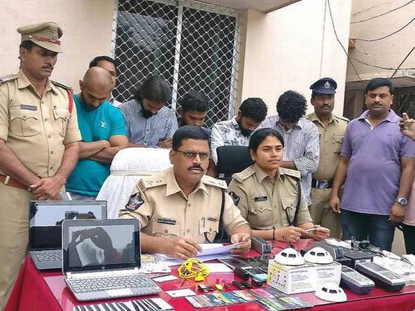 క్రిమినల్స్ గుట్టు రట్టయింది... క్రిమినల్స్ గుట్టు రట్టయింది...