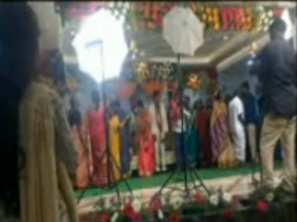 రాజేశ్‌కు కౌన్సెలింగ్ ఇచ్చేందుకు వధువు తండ్రి ప్రయత్నం