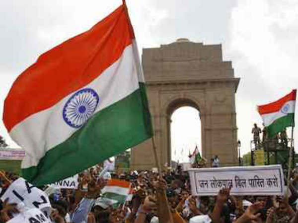 గతంలో పార్లమెంట్ భవనం ముందు వరకు...