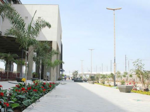 పార్కింగ్ సమస్య కూడా తీరుతుంది