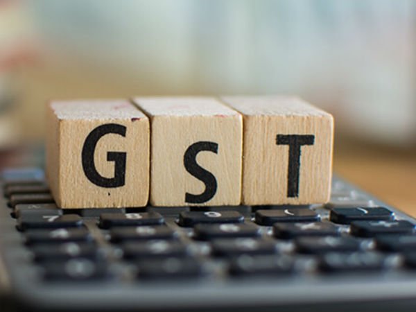 పెద్ద వ్యాపారులకు నష్టమేమీ లేదని వ్యాఖ్యలు