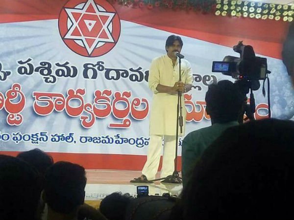 నీ భార్యను కేబినెట్లో కూర్చోబెట్టావు నీ భార్యను కేబినెట్లో కూర్చోబెట్టావు