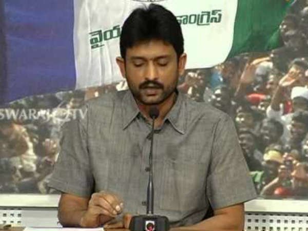  ప్రవీణ్‌కుమార్ రెడ్డి కటుంబానికి పట్టు