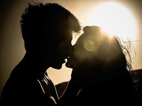 ఫొటోలు, వీడియోలు తీసి...