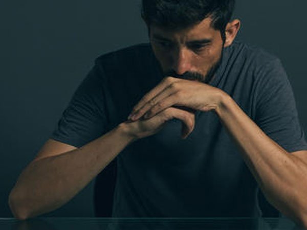  కక్కలేక మింగలేక అన్నట్లు...