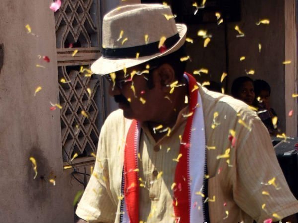 టోపీ ఎత్తుకు పోయారు