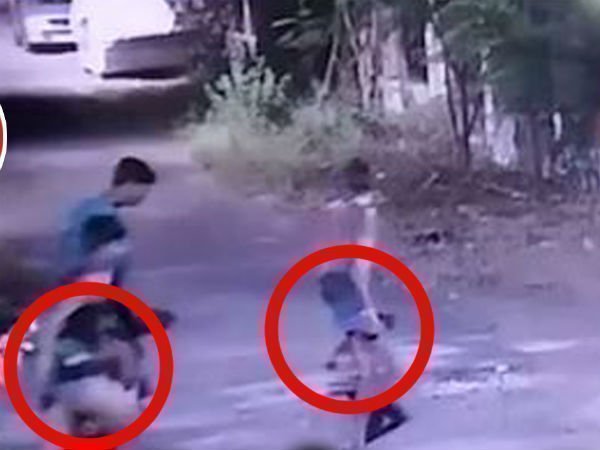 నడుముకు చెప్పులు కట్టుకుని: