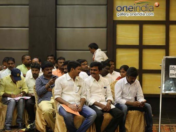 పవన్ తో విద్యార్థులు...