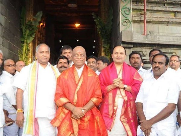 అన్నాడీఎంకేతో శేఖర్ రెడ్డికి లింక్! అన్నాడీఎంకేతో శేఖర్ రెడ్డికి లింక్!