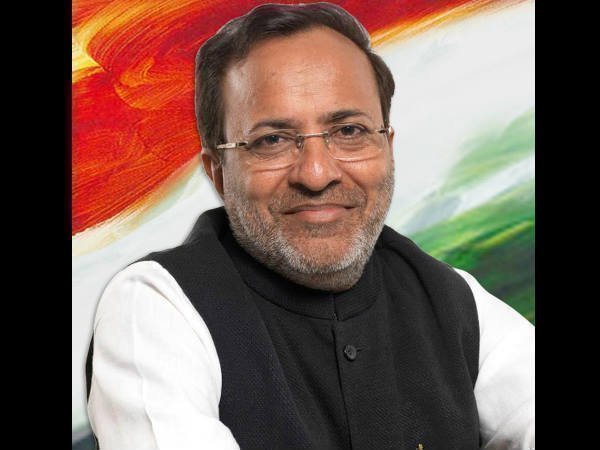 ఈవీఎంలకు బ్లూటూత్, వైఫ్ అమర్చారు!