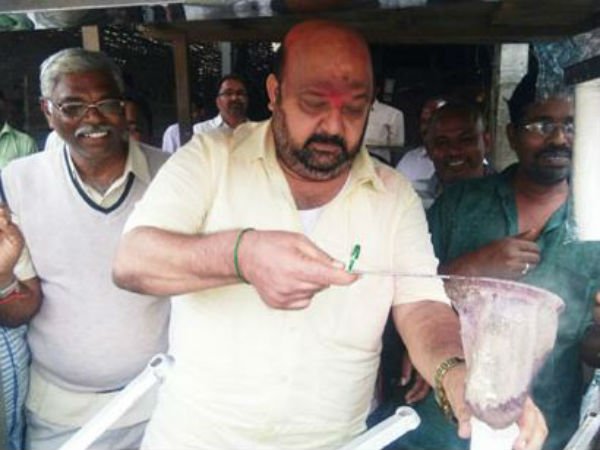 maganti babu make Dosa and sell tea maganti babu make Dosa and sell tea