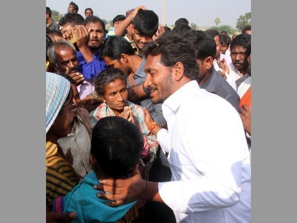 విశ్వసనీయతకే పట్టం కట్టాలి..