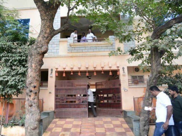  ఏక కాలంలో 18 చోట్ల