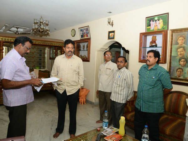 అక్కడ ఆస్తులు: