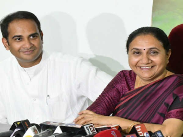  కుమారుడి భవితవ్యం కోసమే టీఆర్ఎస్‌లోకి..