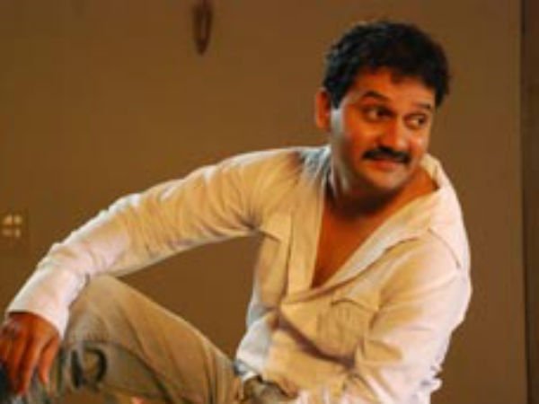 మెడ నరాలు తెగిపోవడం వల్ల మృతి మెడ నరాలు తెగిపోవడం వల్ల మృతి