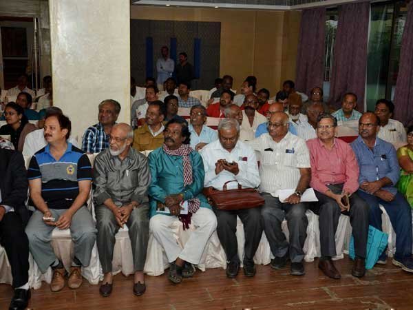 కెసిఆర్ ఓ విజన్తో ఉన్నారు. కెసిఆర్ ఓ విజన్తో ఉన్నారు.