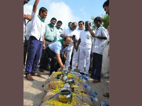 గ్రామస్తుల నిరసన: