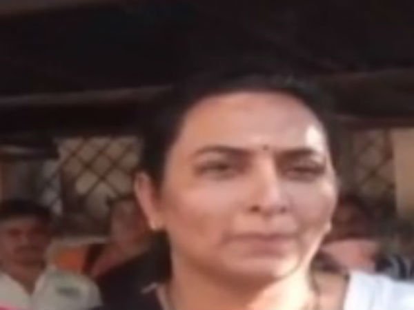 విజయ్‌ను హెచ్చరించిన వనితారెడ్డి