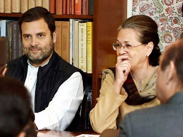 పార్టీని సవ్యదిశలో నడిపిస్తారని.... పార్టీని సవ్యదిశలో నడిపిస్తారని....