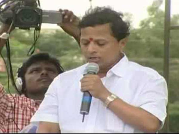  రాజకీయాలపై ఆసక్తి కలిగింది