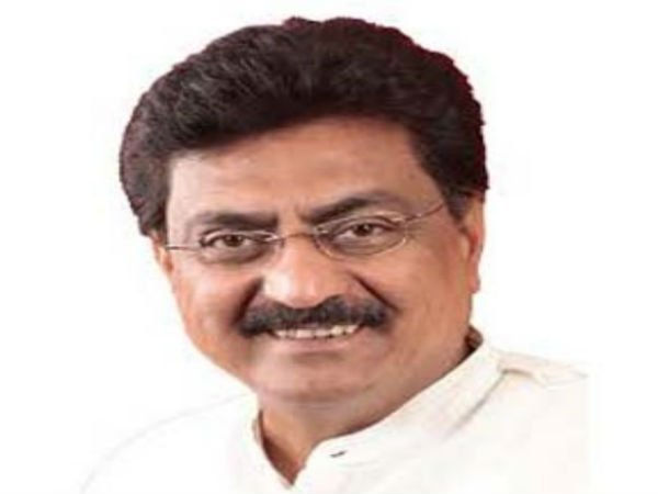 70 మందితో సోషల్ మీడియా టీమ్