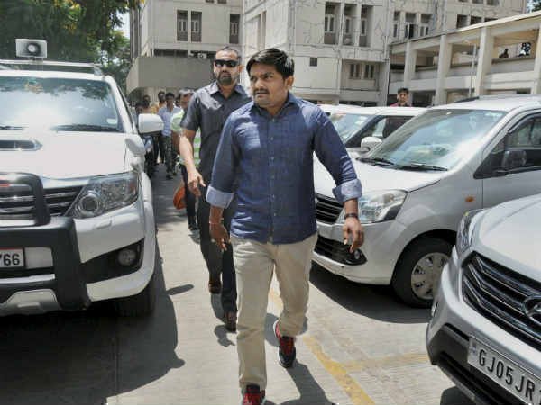 హార్దీక్ పటేల్ ఇక్కడి నుంచి. హార్దీక్ పటేల్ ఇక్కడి నుంచి.