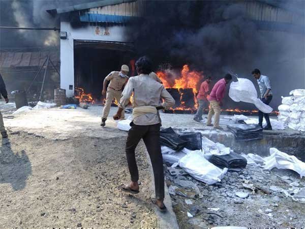 యజమాని తిట్టడంతో కంపెనీకి నిప్పు