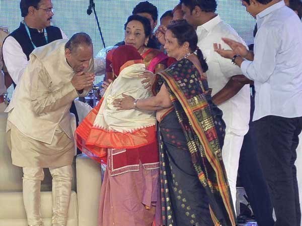 కేసీఆర్ అభిమానం అనిర్వచనీయం: నటి జమున కేసీఆర్ అభిమానం అనిర్వచనీయం: నటి జమున