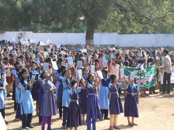 కొన్ని వందల గ్రామాలకు తోపుడు బండి