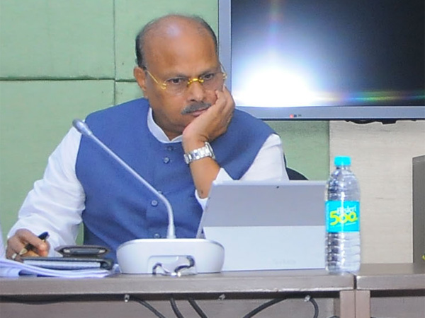 గ్రీవెన్స్ కు ప్రాధ్యాన్యత... గ్రీవెన్స్ కు ప్రాధ్యాన్యత...