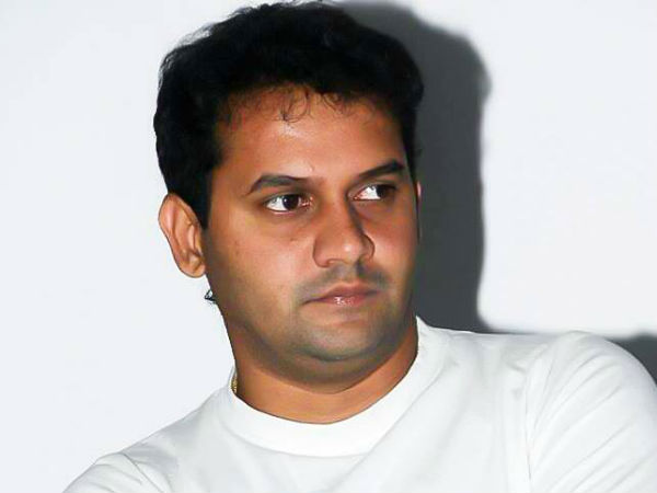 ఆధారాలు సేకరించేందుకు పోలీసులకు దూరంగా ఆధారాలు సేకరించేందుకు పోలీసులకు దూరంగా