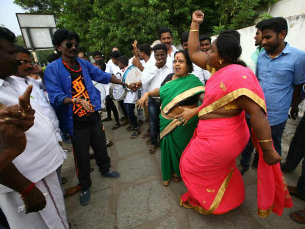 అన్నాడీఎంకేలు కలిసినా, మధుసూదనన్‌కు వర్గపోరు