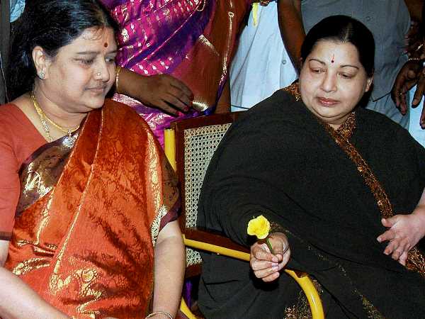 అమ్మ కోటలో చిన్నమ్మ పాగా