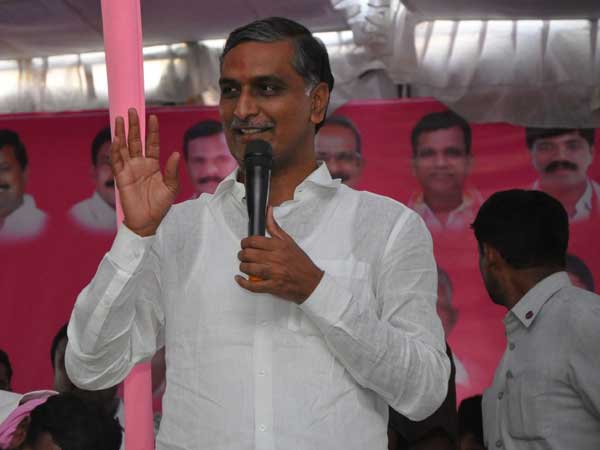  అనుమతుల కోసం ఢిల్లీలోనే నీటిపారుదల శాఖ చీఫ్ ఇంజినీర్ బస