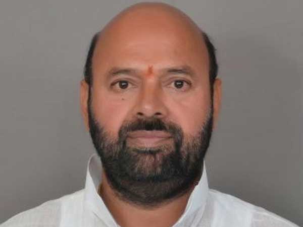  పొడగించుకుంటూ పోతున్నాయి...