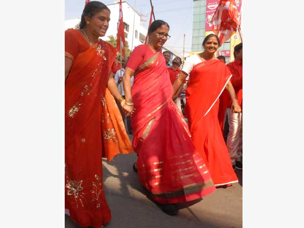 ఆకట్టుకున్న కళా ప్రదర్శనలు