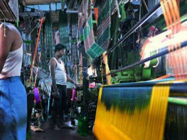 చిన్నపరిశ్రమల పట్ల అనాసక్తి...