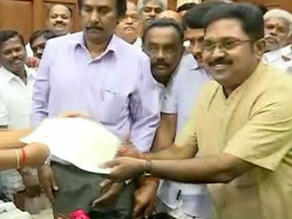 Even though Secretariat filled with police they can't control TTV Dinakaran supporters. Even though Secretariat filled with police they can't control TTV Dinakaran supporters.