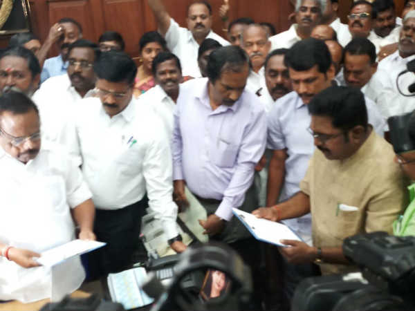 Even though Secretariat filled with police they can't control TTV Dinakaran supporters. Even though Secretariat filled with police they can't control TTV Dinakaran supporters.