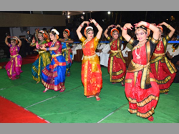 చినరాజప్పను వెంటబెట్టుకు వచ్చిన బాబు