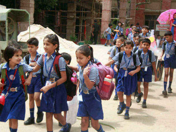 సకాలంలో ఫీజులు చెల్లించరు.. నిర్వహణ ఎలా?