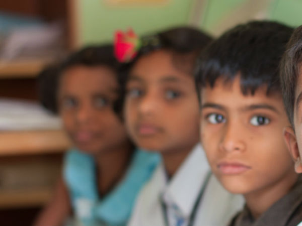 ప్రశ్నిస్తే.. తల్లిదండ్రులు బ్లాక్‌మెయిలింగ్?