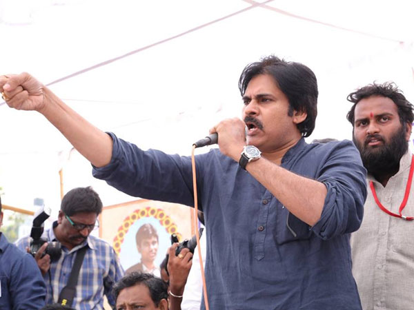 పవన్ కళ్యాణ్పై వేసిన ప్రశ్ననే రజనీకాంత్కూ పవన్ కళ్యాణ్పై వేసిన ప్రశ్ననే రజనీకాంత్కూ