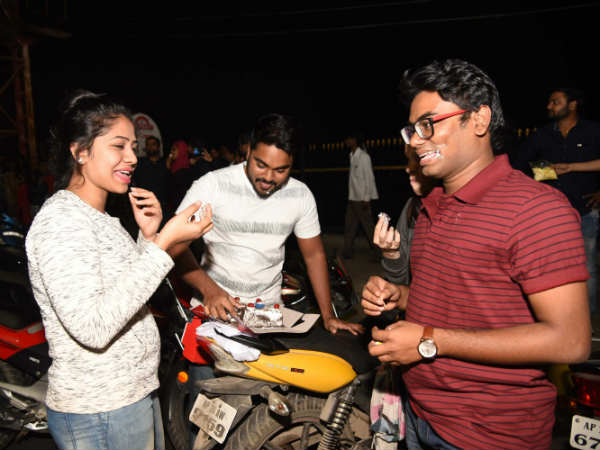 మోతాదుకు మించి మూడింతలు తాగారు మోతాదుకు మించి మూడింతలు తాగారు