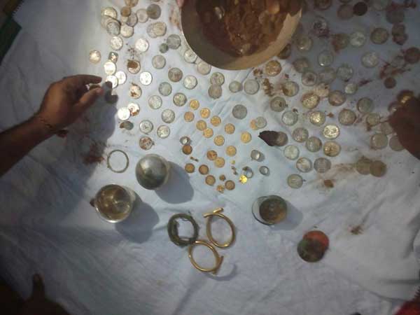 గతంలో బైటపడిన గుప్తనిధులు...