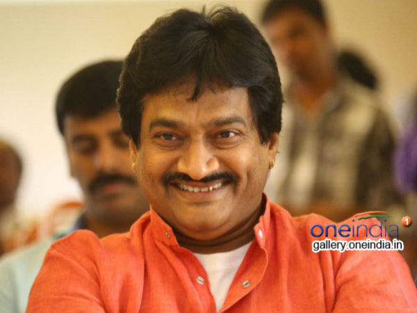 ఆ అమ్మాయి వెనుక ఎవరైనా ఉన్నారా ఆ అమ్మాయి వెనుక ఎవరైనా ఉన్నారా