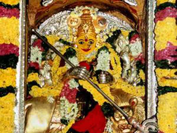 అమ్మవారు...భీకర రూపంలో... అమ్మవారు...భీకర రూపంలో...