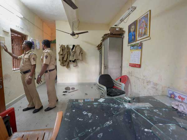 12 గంటలపాటు హోరాహోరీగా... 12 గంటలపాటు హోరాహోరీగా...